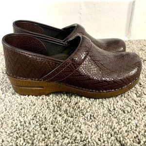 Size 40 (EU) 9-10 USA DANSKO Clogs